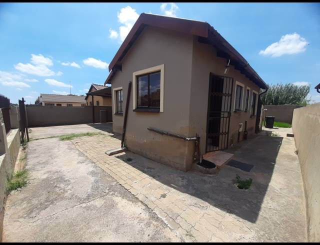 2 BEDROOM HOUSE FOR SALE IN PAYNEVILLE